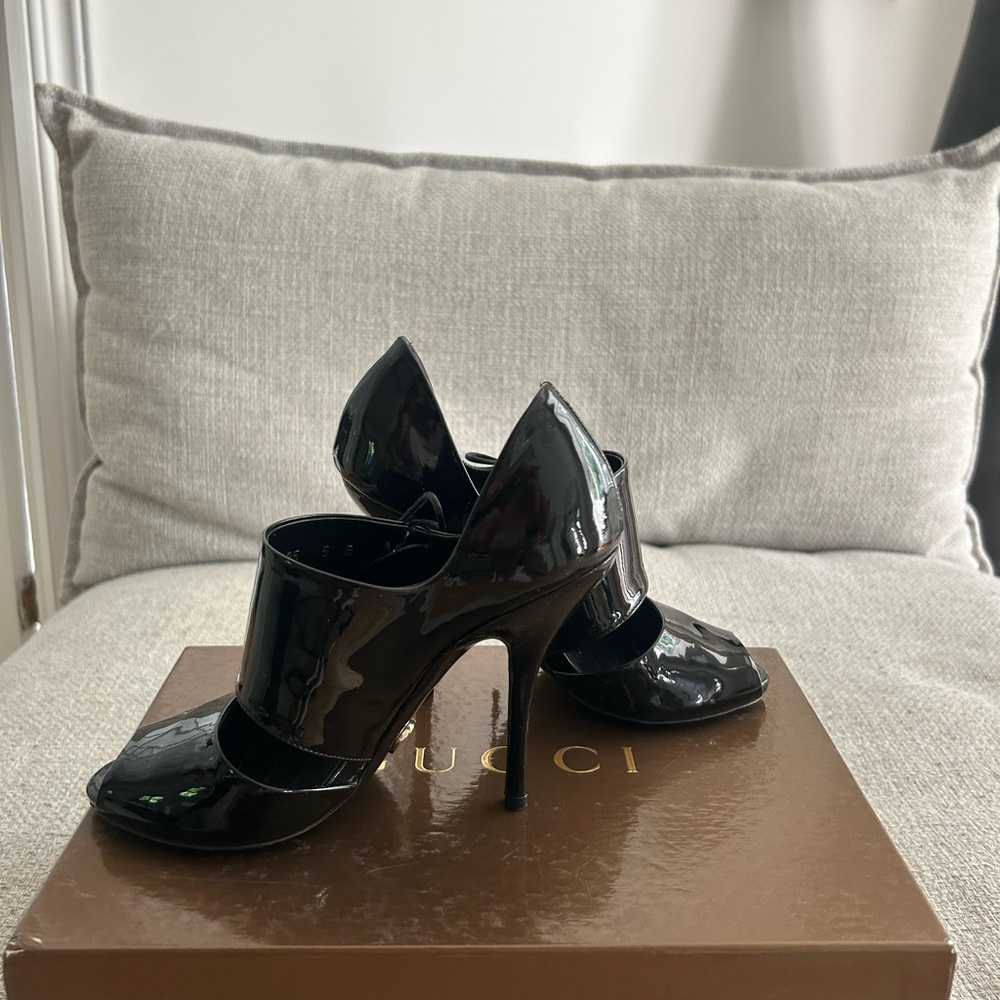 Gucci Glossy Black Peep-Toe Heels - Picture 5 of 5